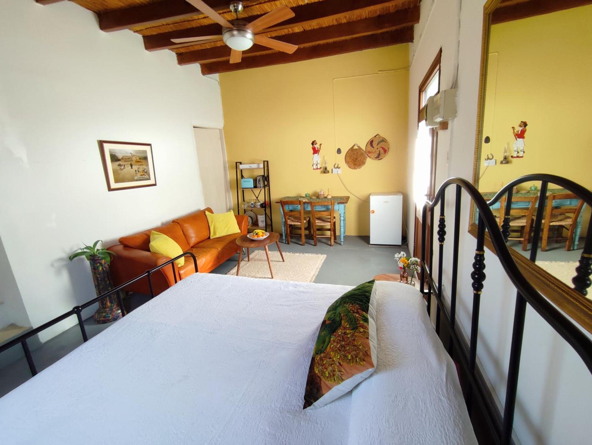 Faith'S Stone House Guest House Simou ภายนอก รูปภาพ