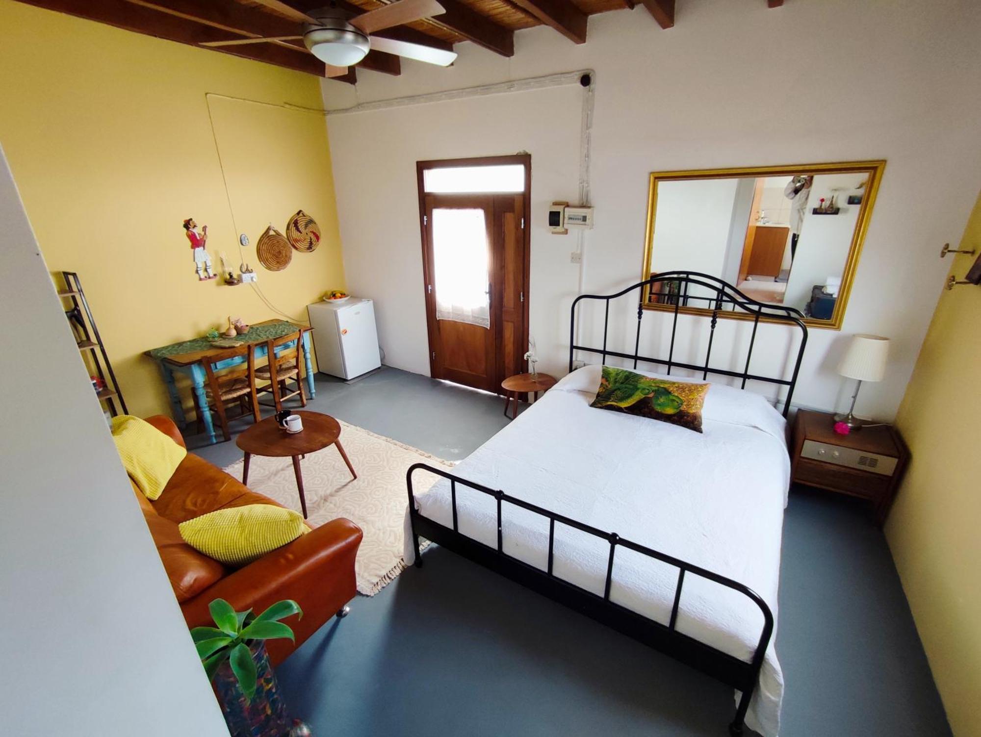 Faith'S Stone House Guest House Simou ภายนอก รูปภาพ