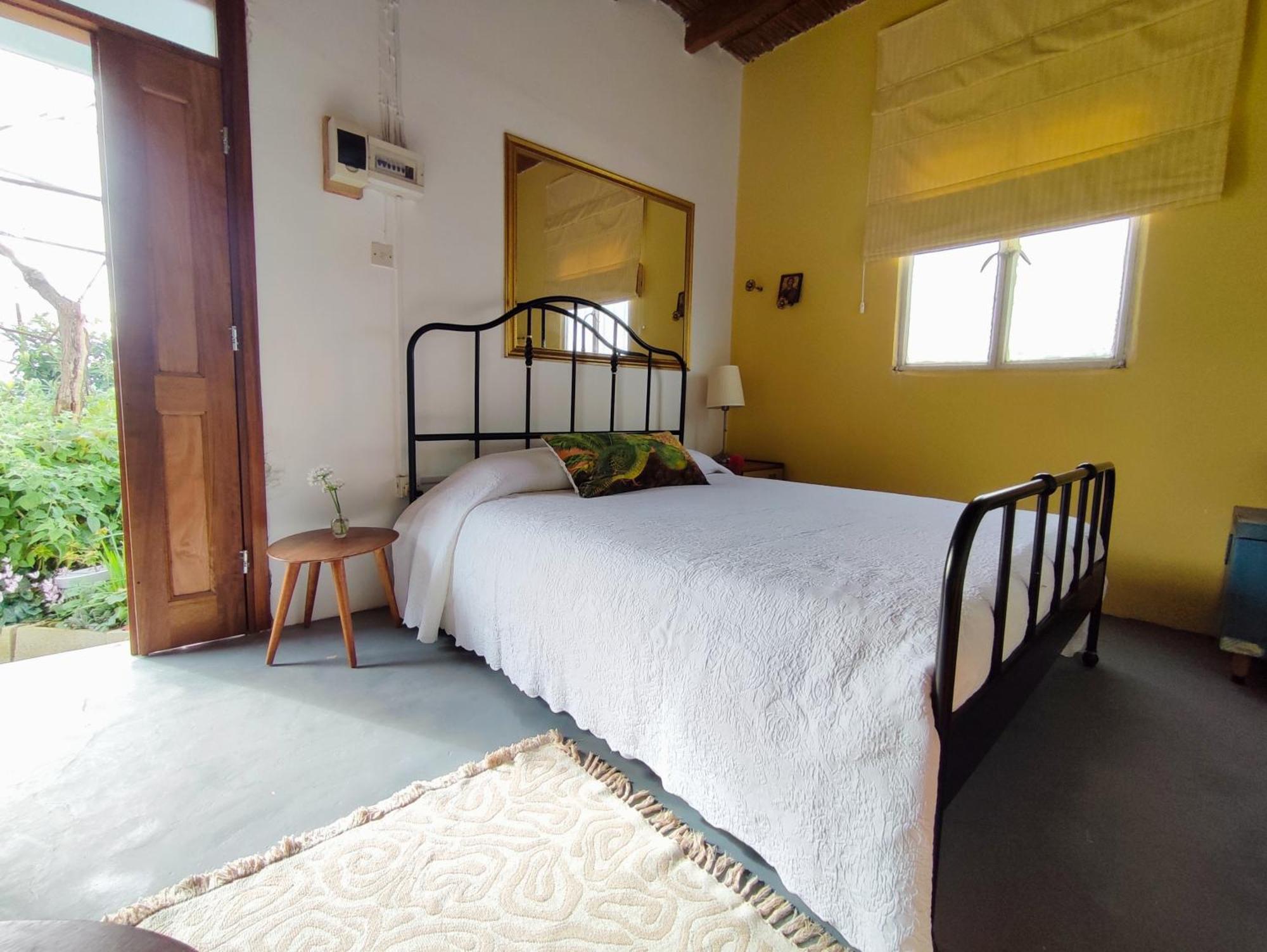 Faith'S Stone House Guest House Simou ภายนอก รูปภาพ