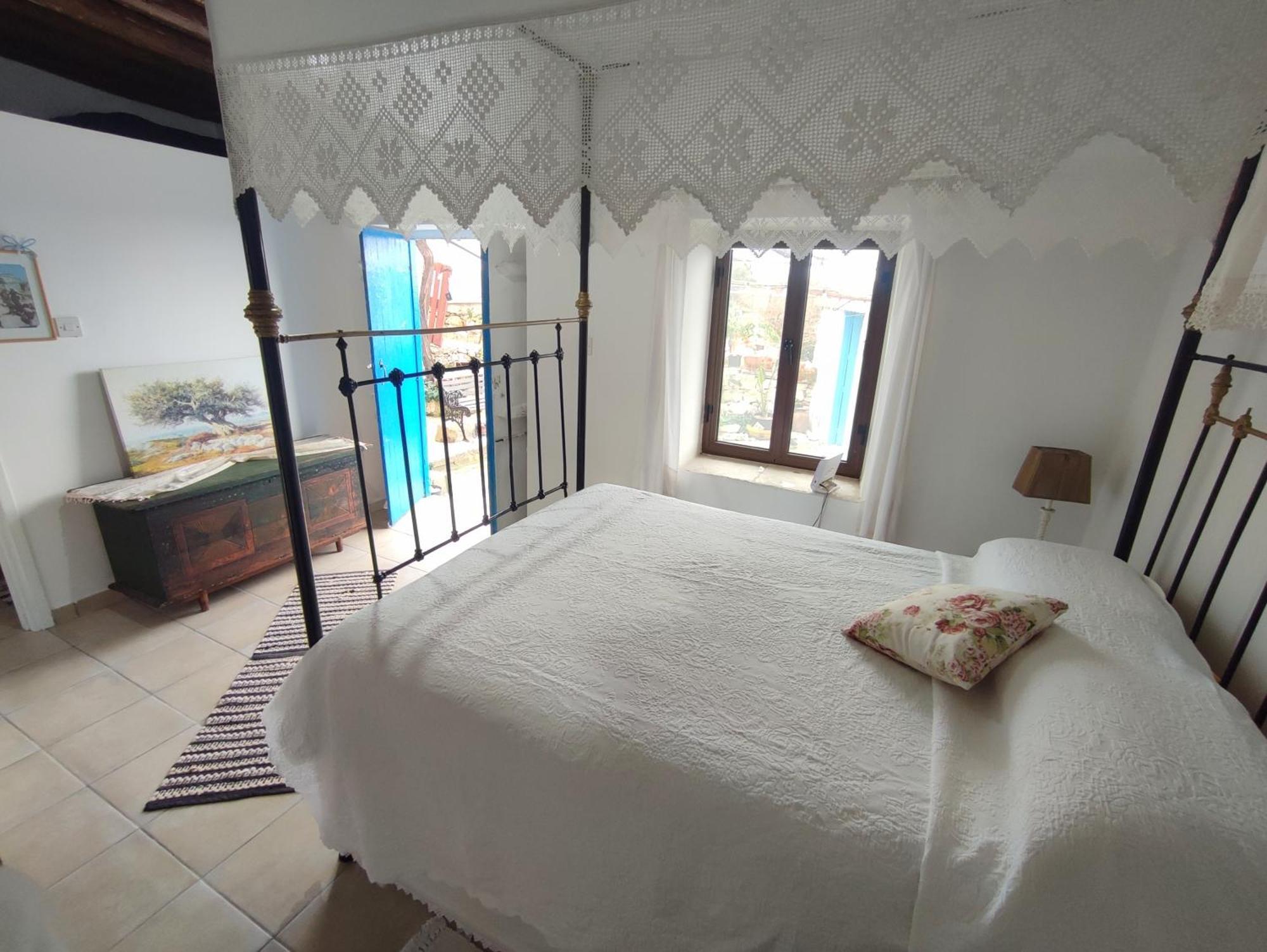 Faith'S Stone House Guest House Simou ภายนอก รูปภาพ