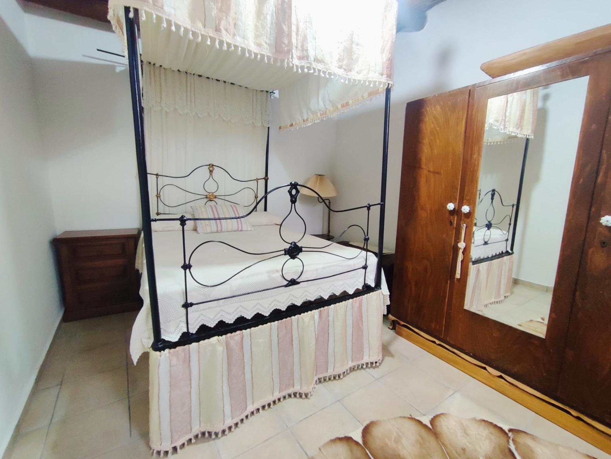 Faith'S Stone House Guest House Simou ภายนอก รูปภาพ