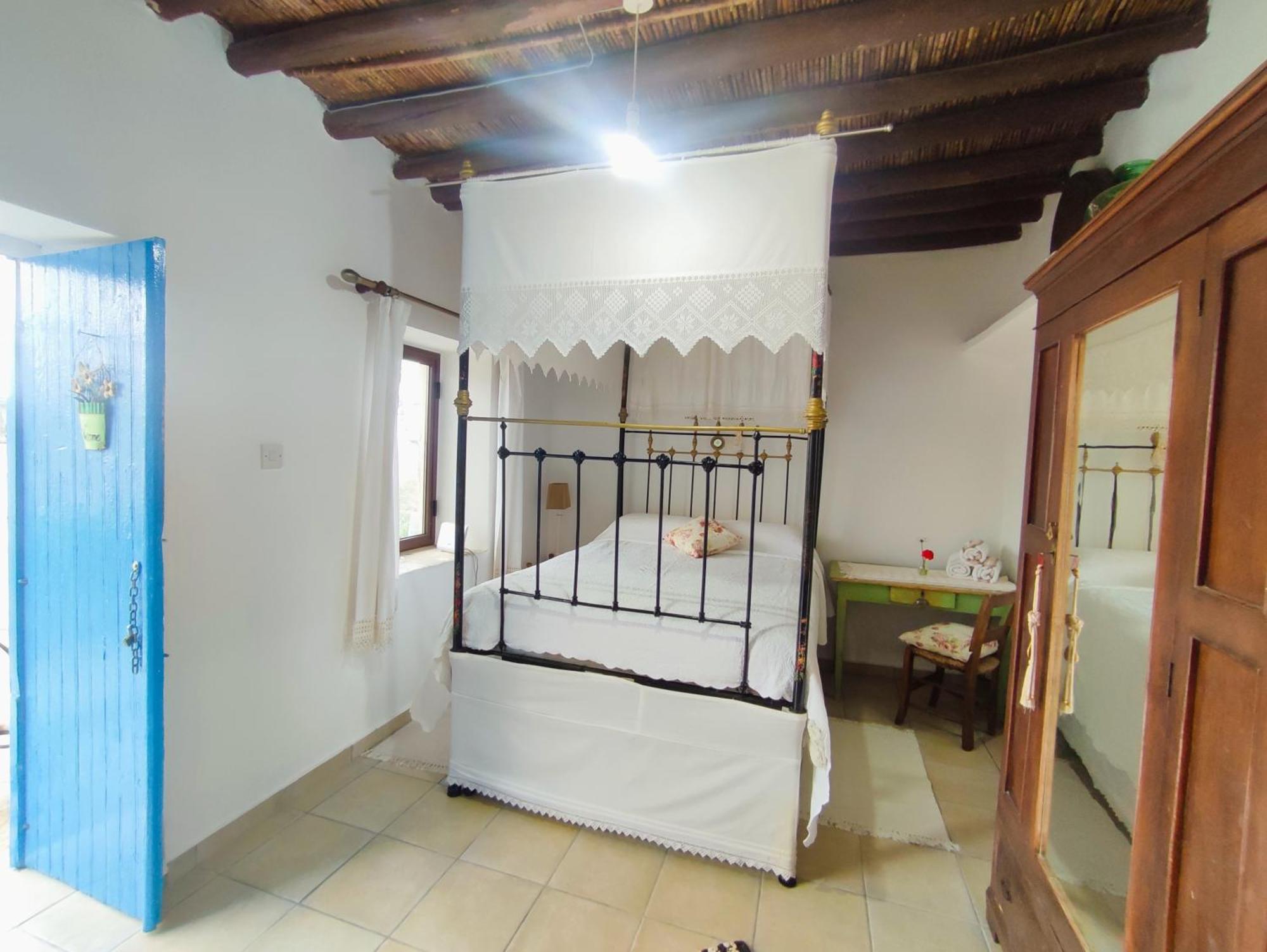 Faith'S Stone House Guest House Simou ภายนอก รูปภาพ