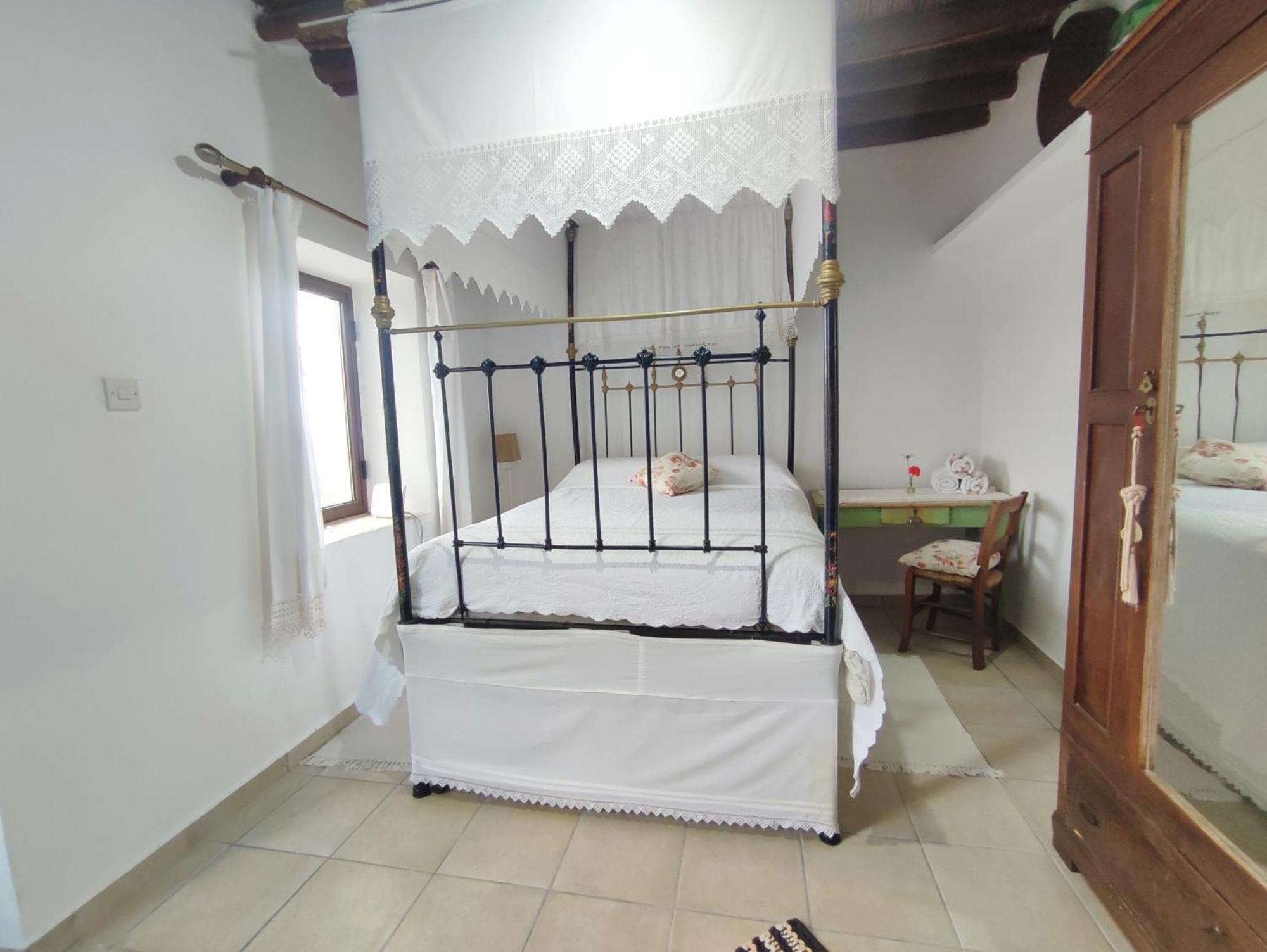 Faith'S Stone House Guest House Simou ภายนอก รูปภาพ